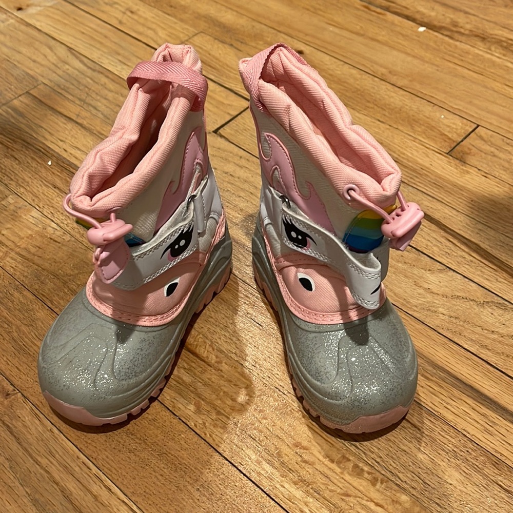 Snow boots